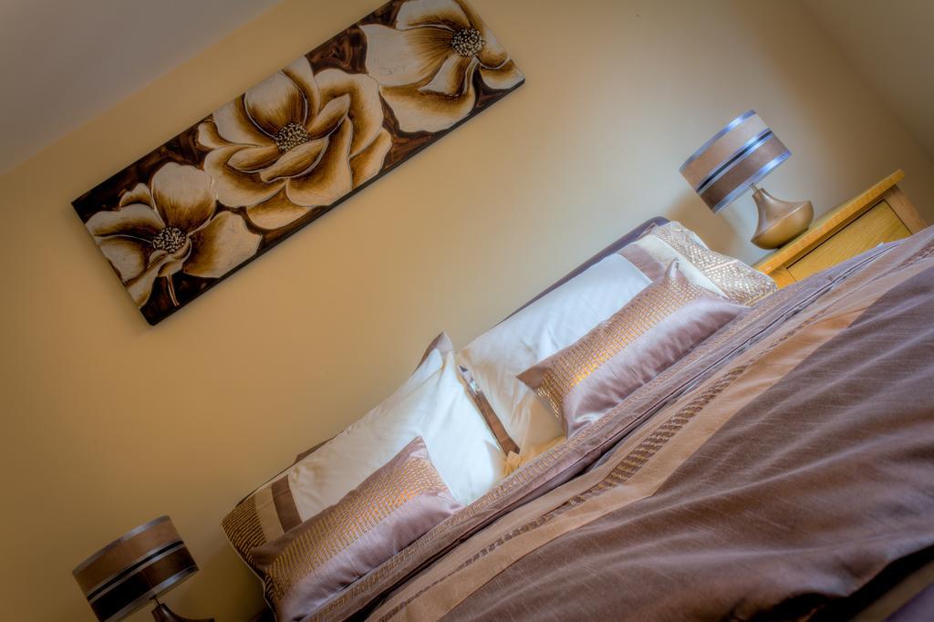 The Lindley Suite - Simple2Let Serviced Apartments Huddersfield Esterno foto