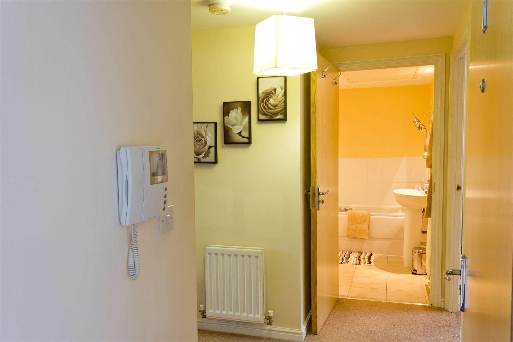 The Lindley Suite - Simple2Let Serviced Apartments Huddersfield Esterno foto