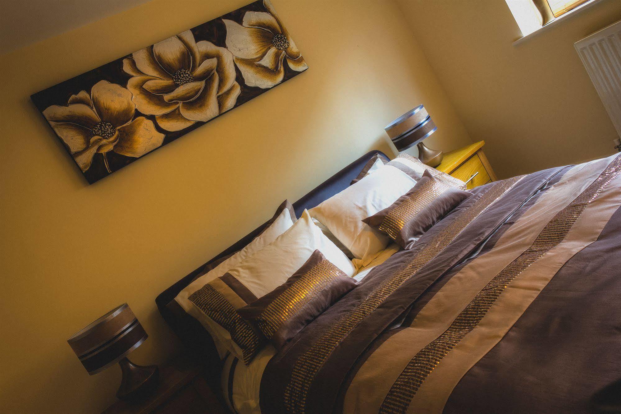 The Lindley Suite - Simple2Let Serviced Apartments Huddersfield Esterno foto