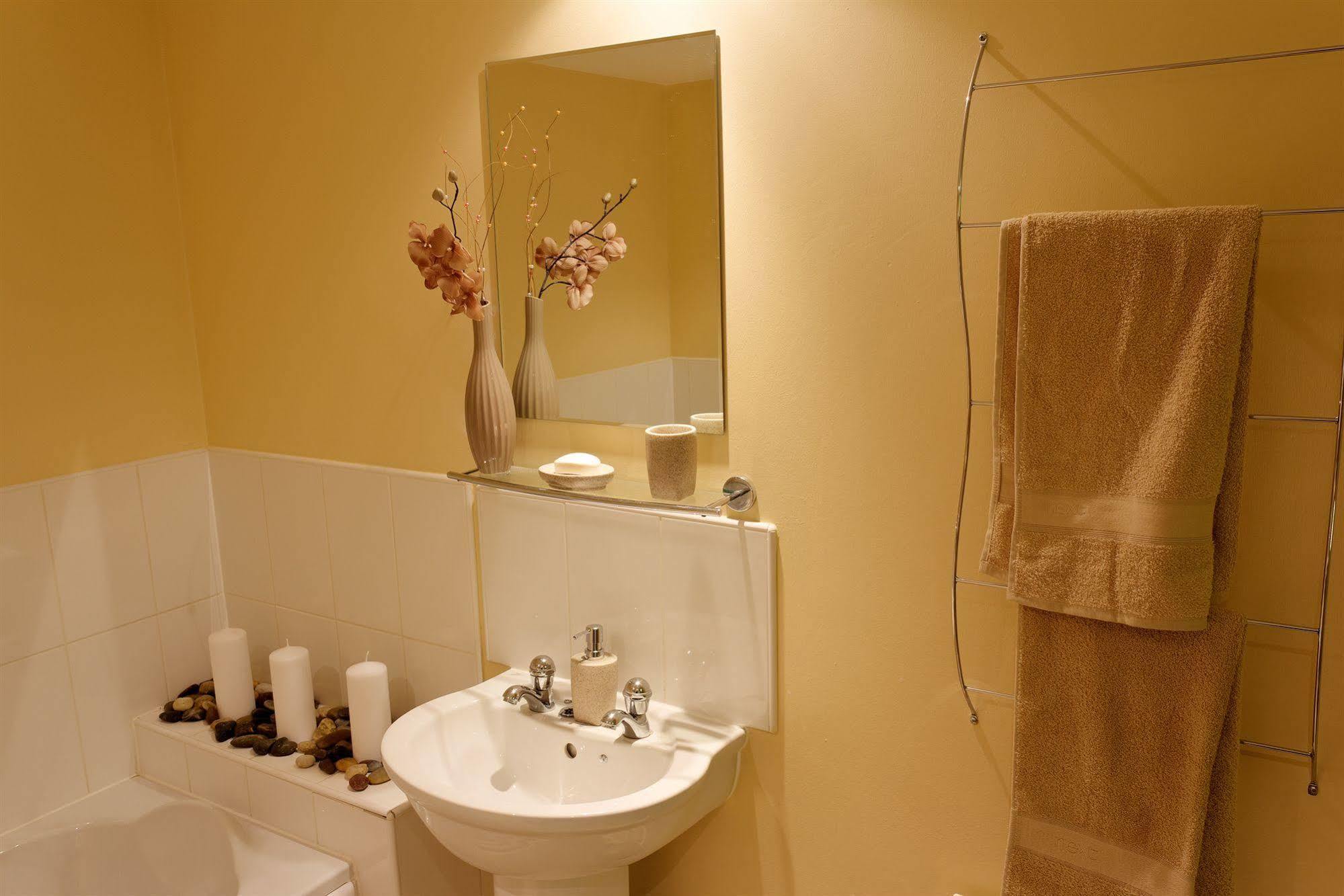 The Lindley Suite - Simple2Let Serviced Apartments Huddersfield Esterno foto