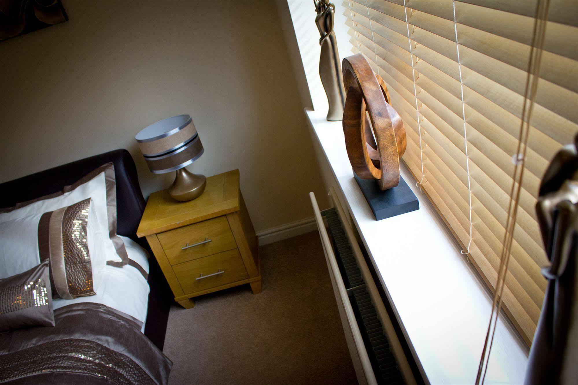 The Lindley Suite - Simple2Let Serviced Apartments Huddersfield Esterno foto
