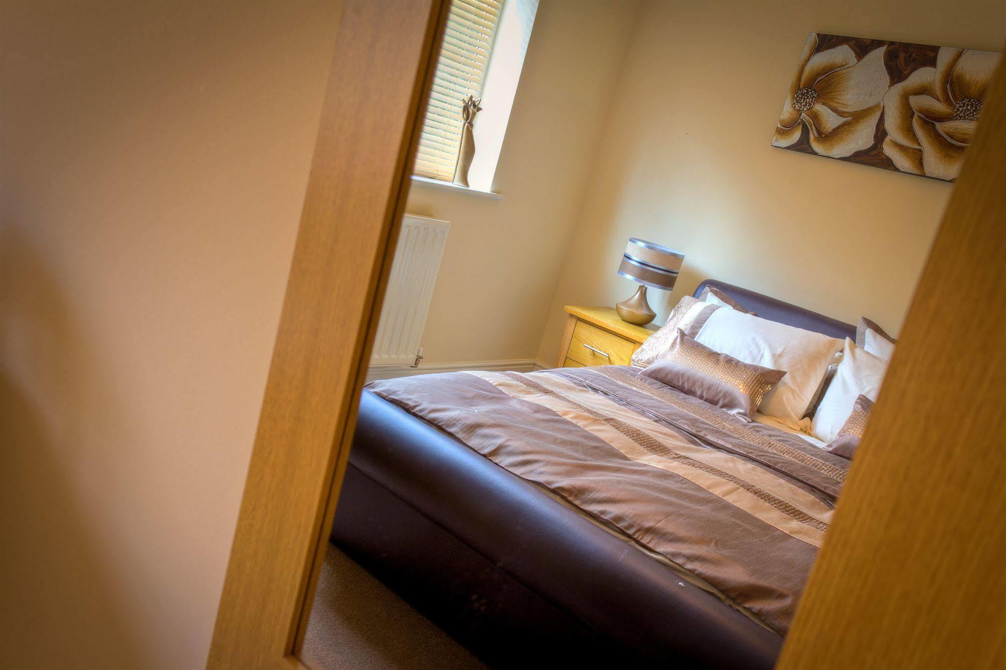 The Lindley Suite - Simple2Let Serviced Apartments Huddersfield Esterno foto