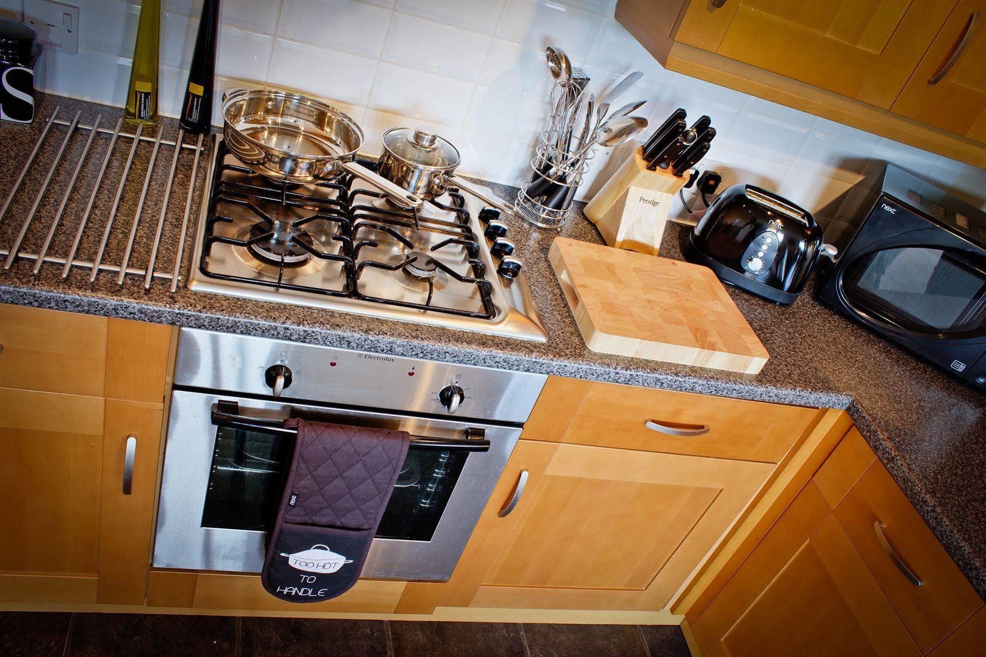 The Lindley Suite - Simple2Let Serviced Apartments Huddersfield Esterno foto