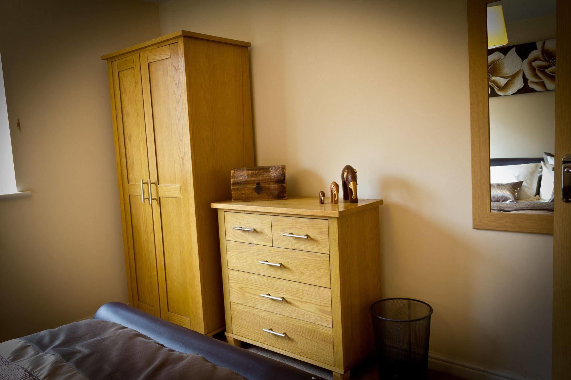 The Lindley Suite - Simple2Let Serviced Apartments Huddersfield Esterno foto